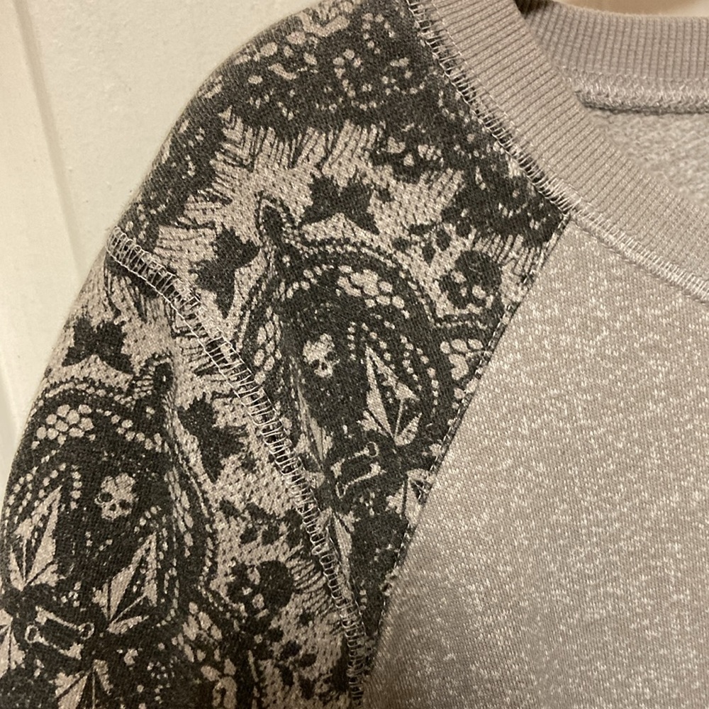 3/$20 bundle and save… 
Cute pullover large - Picture 4 of 11